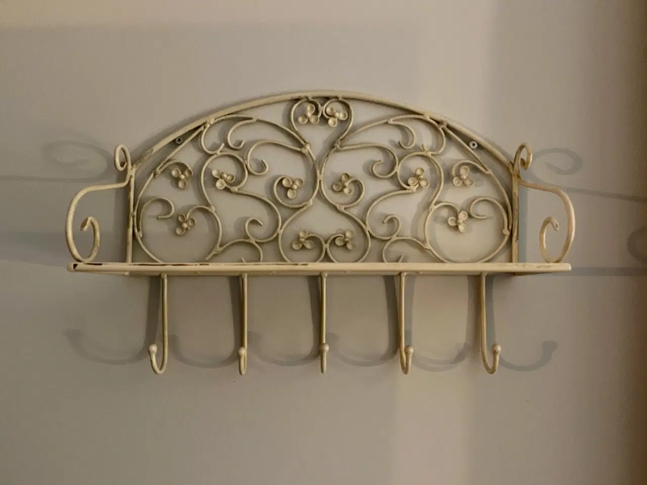 Billede 1 - shabby chic metalhylde / knagerække 