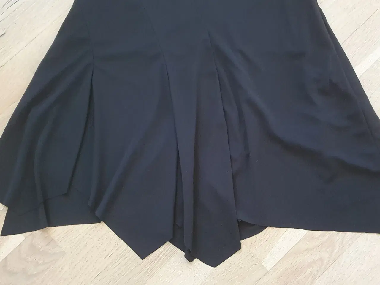 Billede 3 - Nederdel 	