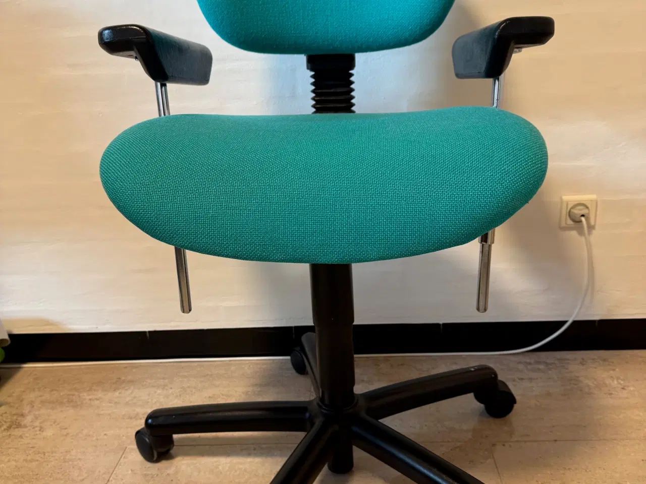 Billede 3 - VELA kontorstol med grøn betræk og armlæn
