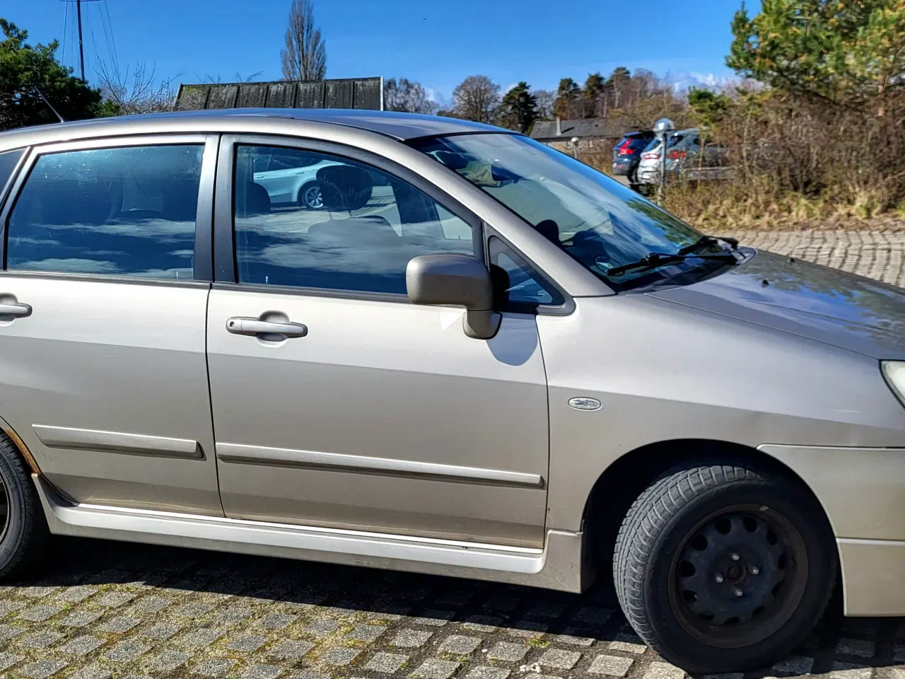 Billede 7 - ​Suzuki Liana 1,6 GLX – Nysynet, velholdt og hunde