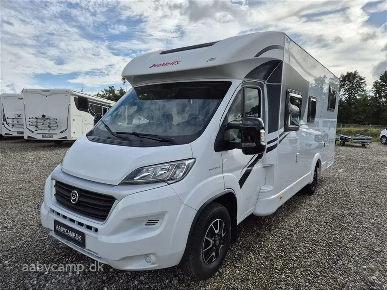 Billede 4 - 2016 - Dethleffs Trend T 7057 EB   Autocamper med anhængertræk. batteri. markise. clesana toilet. thetford ovn.cykelstativ.