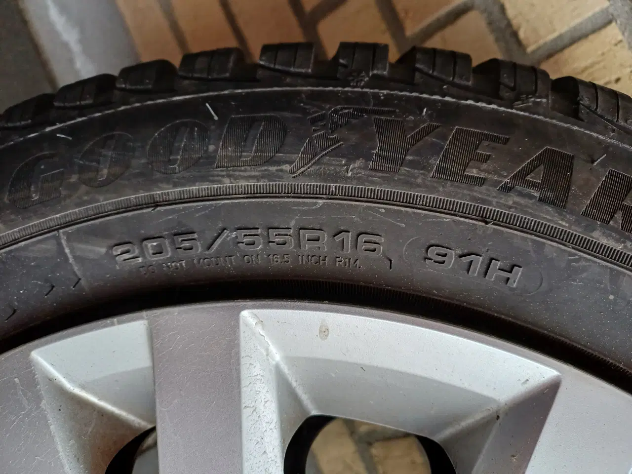 Billede 3 - Vinterdæk Goodyear 205/55R16