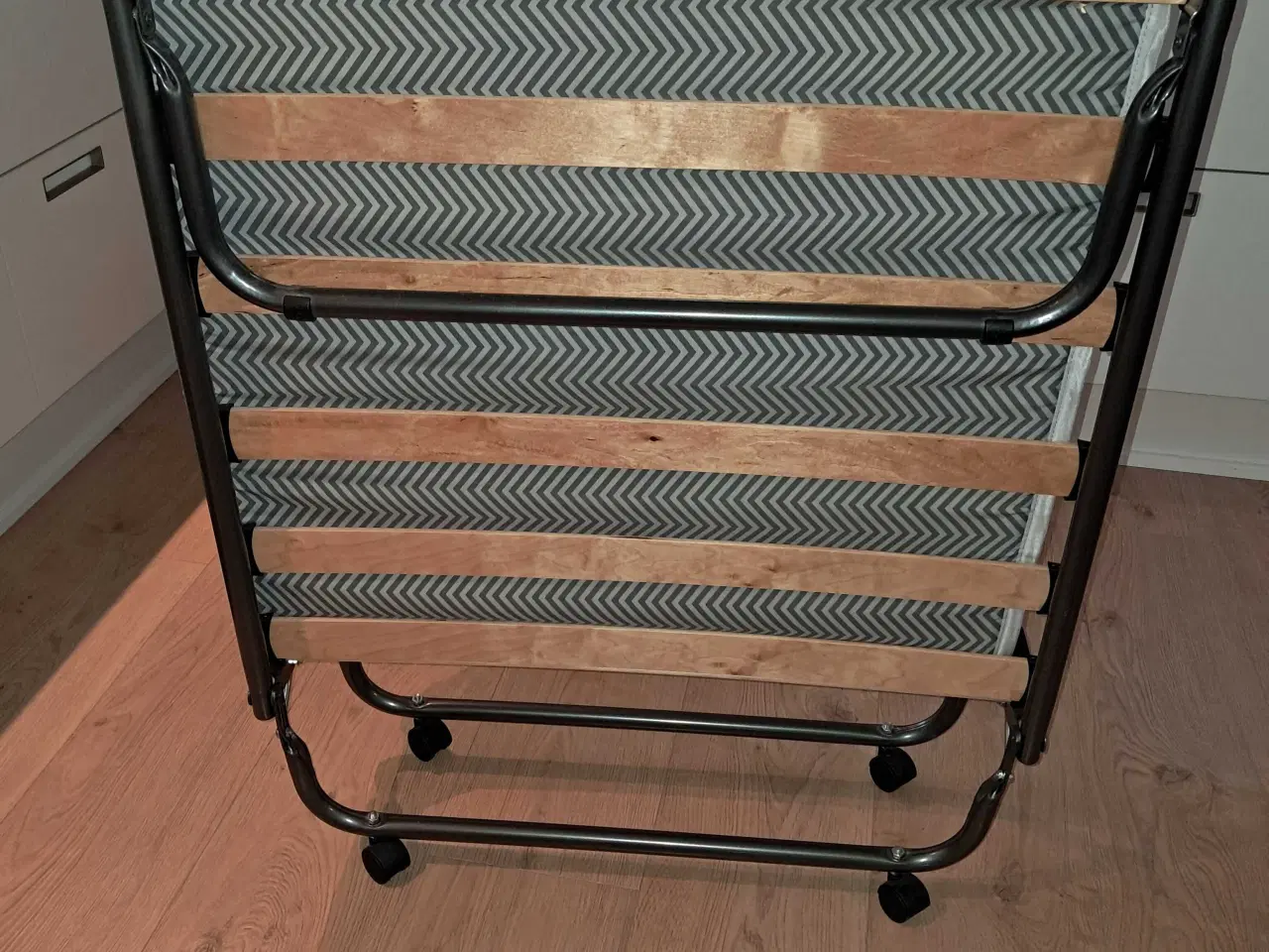 Billede 1 - Gæsteseng, som ny.