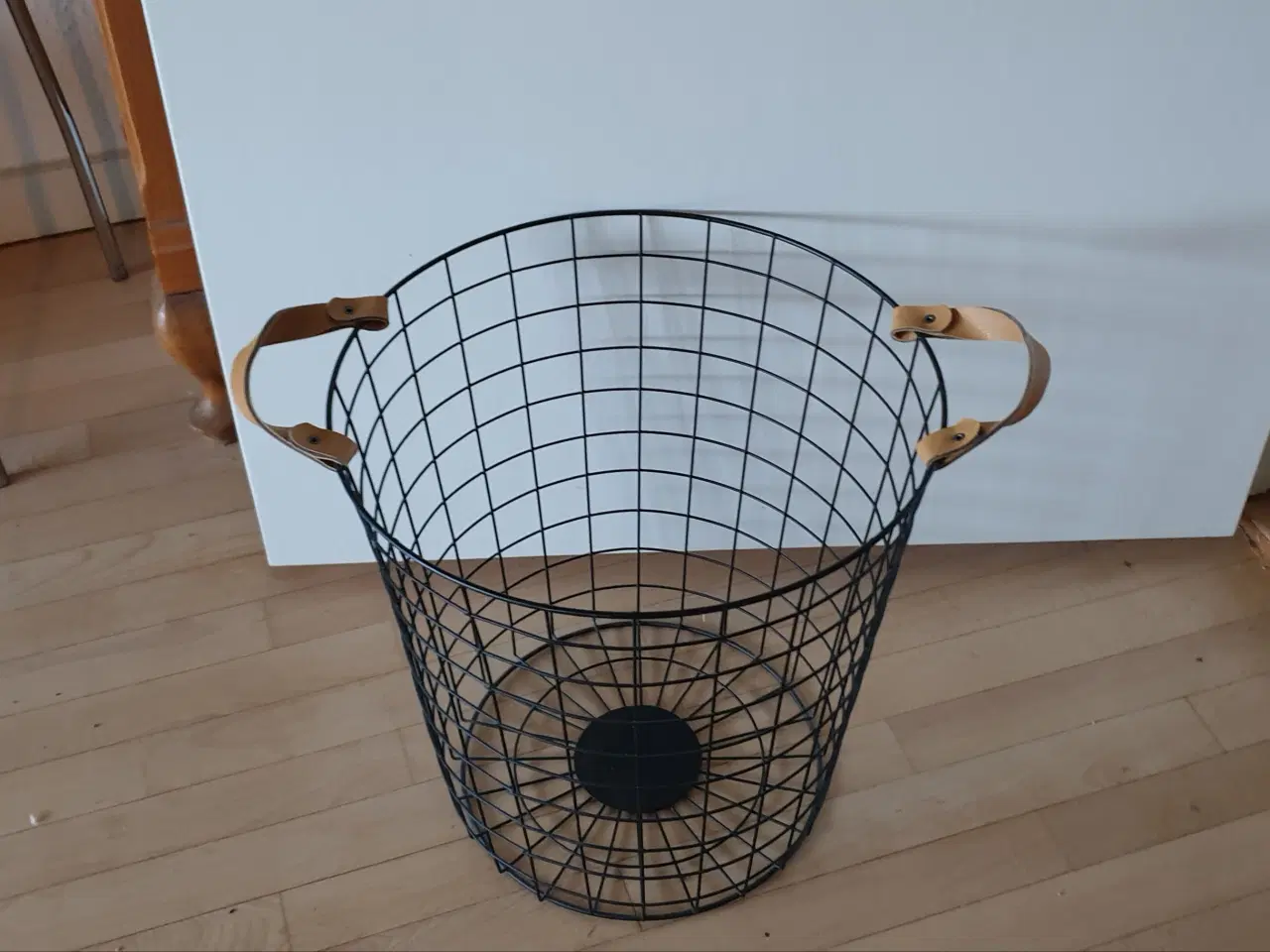 Billede 1 - Trådkurv m læderhåndtag