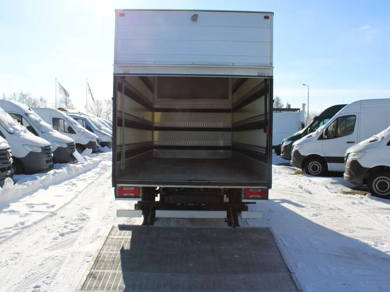 Billede 11 - Iveco Daily 3,0 35S18 Box m/lift AG8