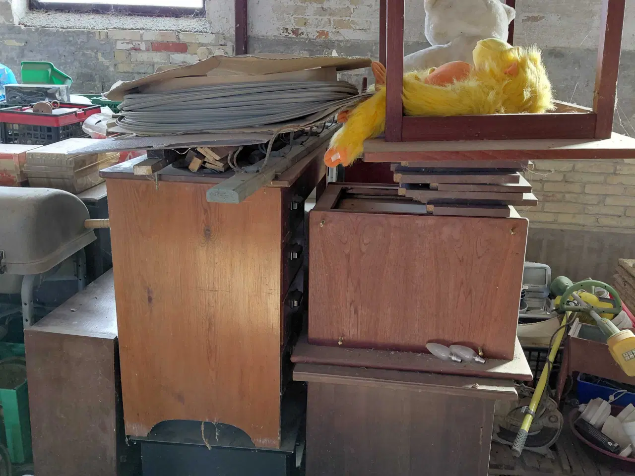 Billede 2 - Gammelt skrivebord + flere ting