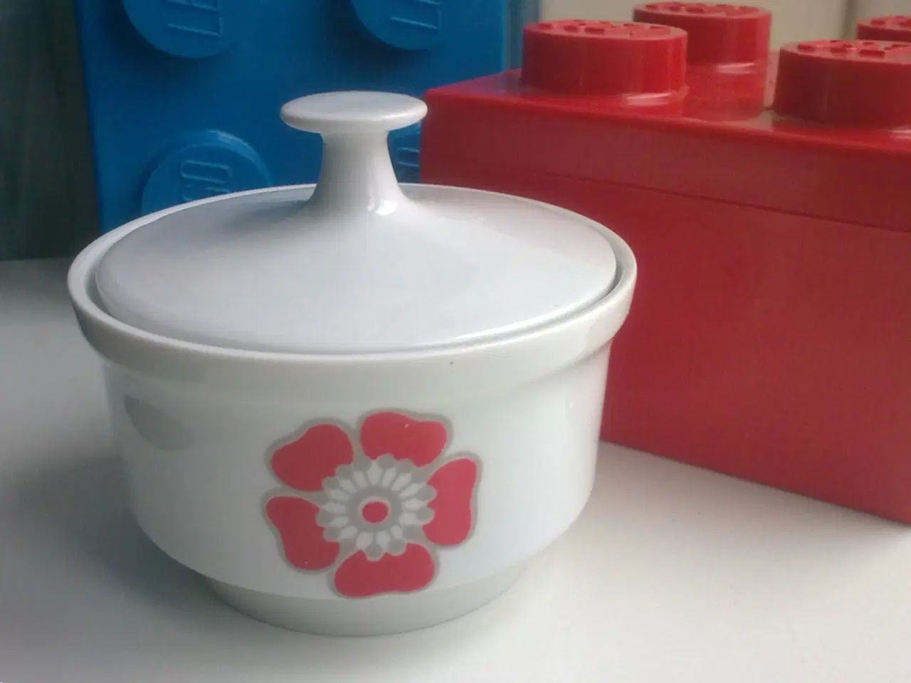 Billede 13 - Lego kasse og Kahla krukke * MODERNE deko GRUPPE