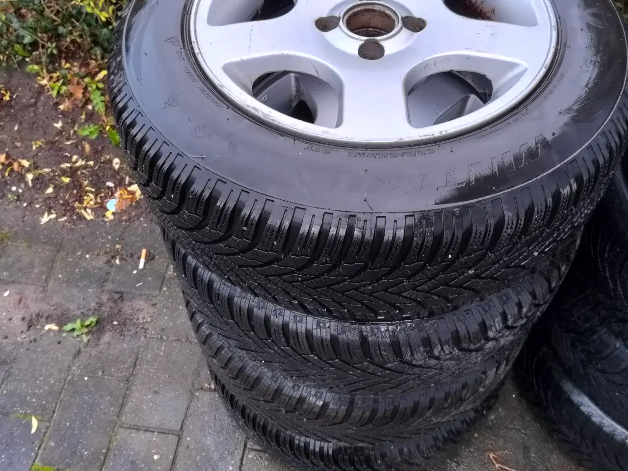 Billede 5 - Vinterdæk med fælger 195/65R 15 ET40 Næsten ny dæk