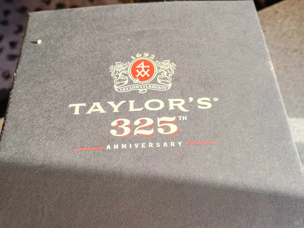 Billede 7 - Taylor s 325 jubilæum