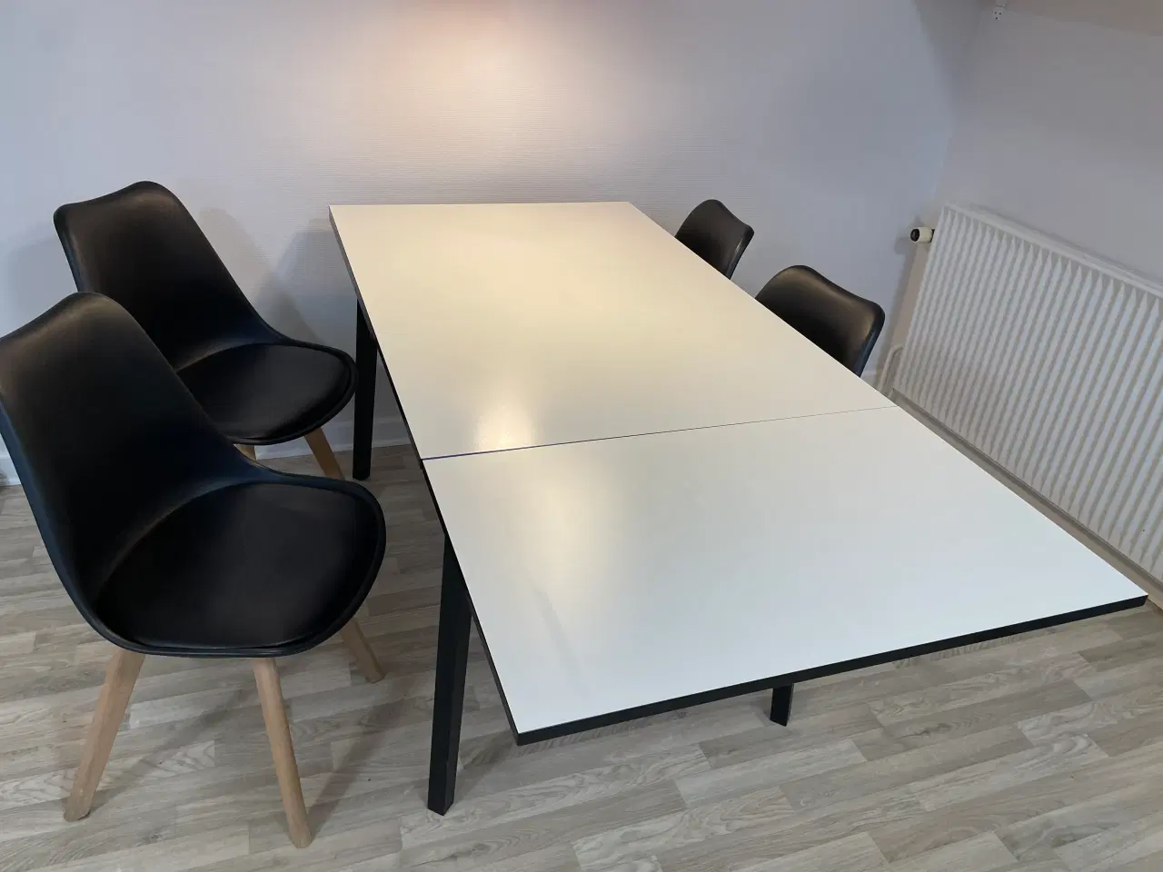 Billede 2 - Køkkenbord med 4 stole.