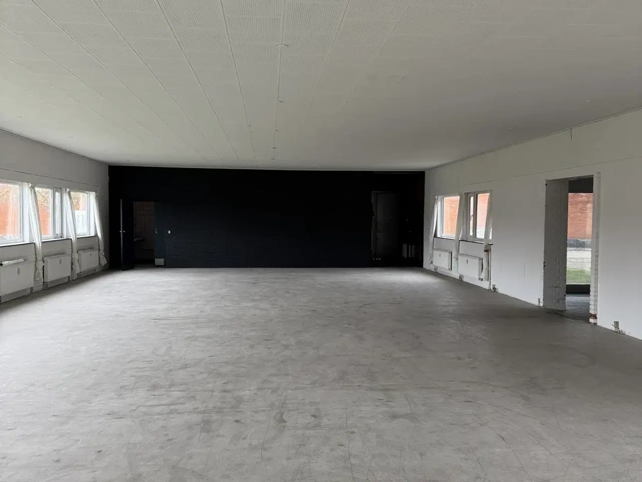 Billede 5 - Lager med mulighed for værksted udlejes.