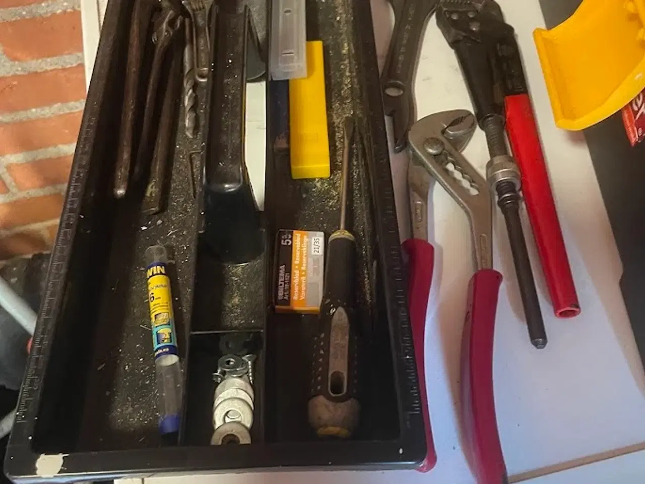 Billede 2 - Værktøjskasse med blandet indhold samt ca 68 cd