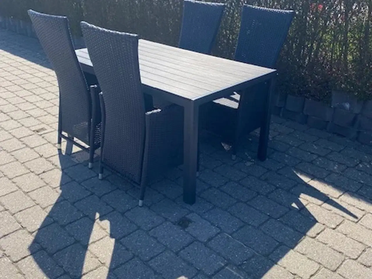 Billede 2 - Havebord med 4 stole