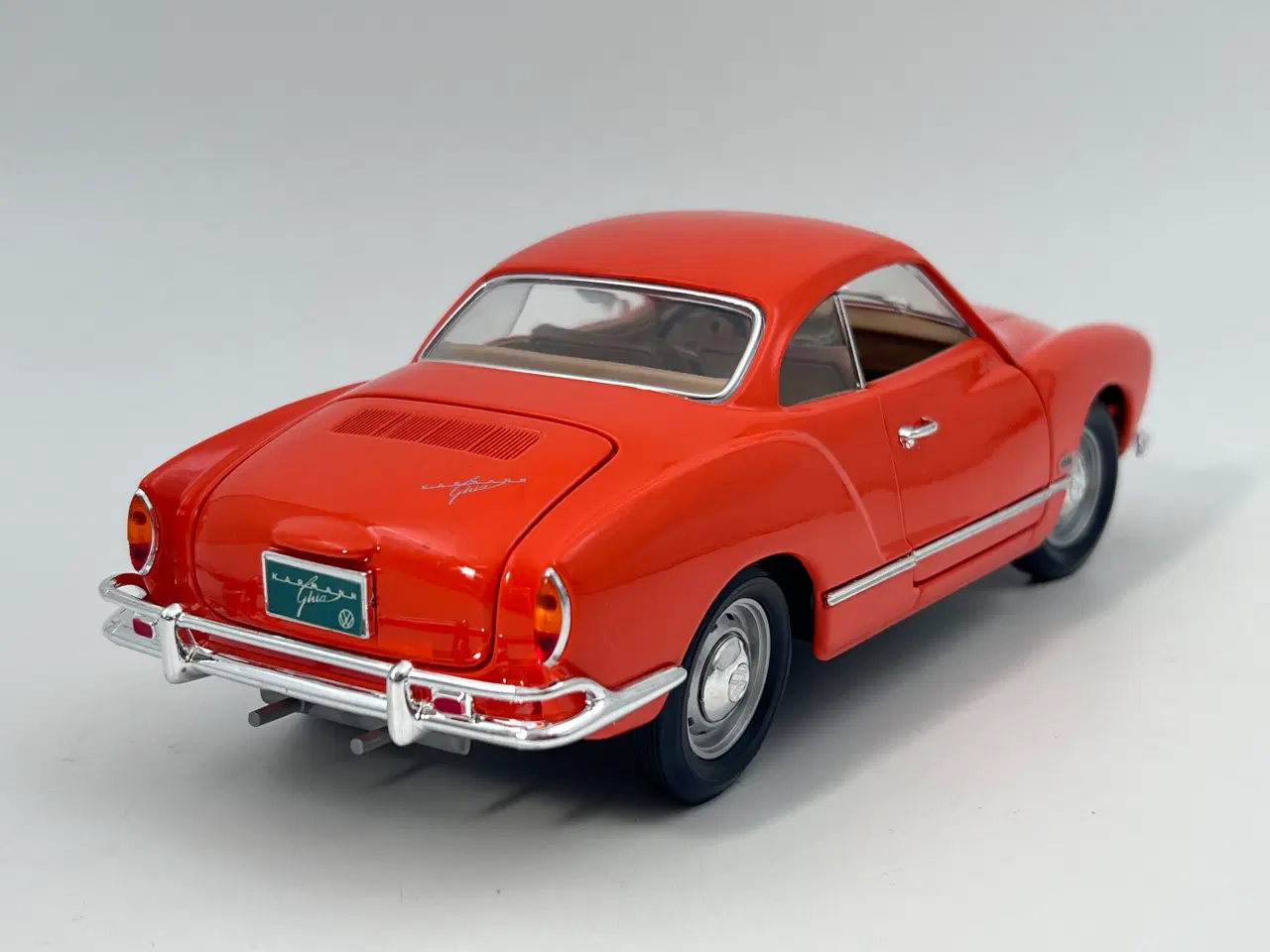 Billede 5 - 1966 VW Karmann Ghia - 1:18  Flot og detaljeret 