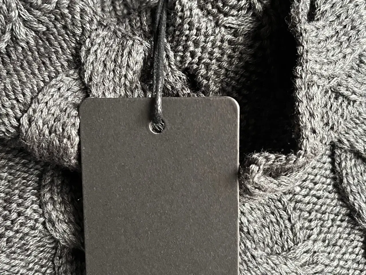 Billede 2 - Nör kabelstrik i flot antracitgrå farve