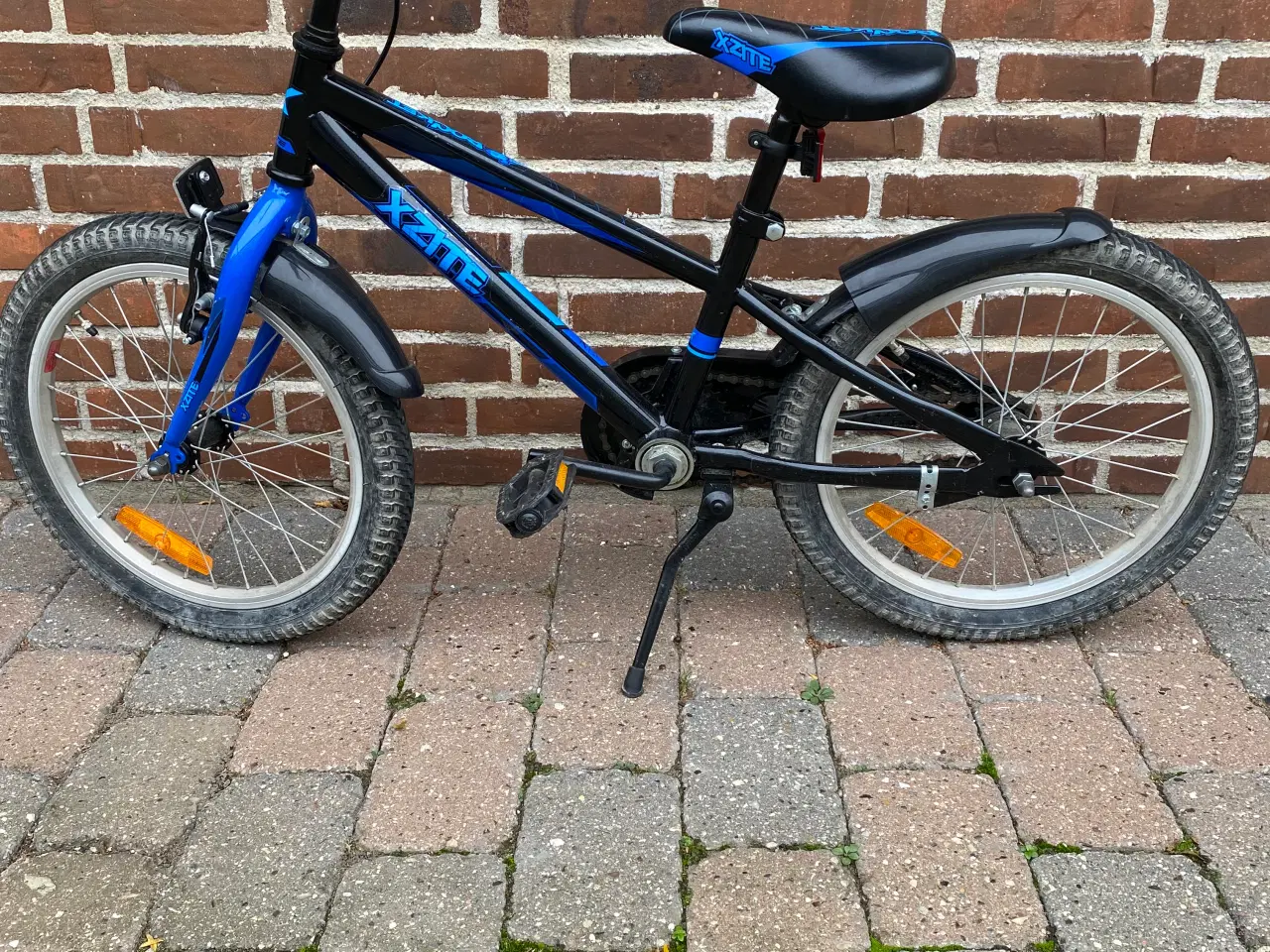 Billede 1 - Børnecykel 18” sort/blå