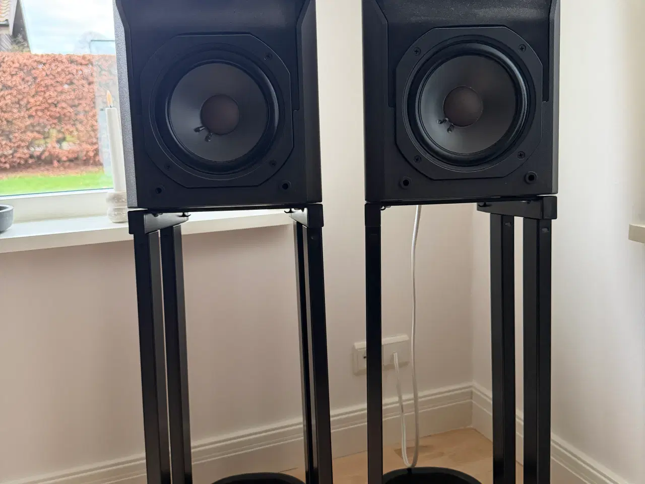 Billede 7 - JBL XL 90 Højttalere i hvid pianolak med standere