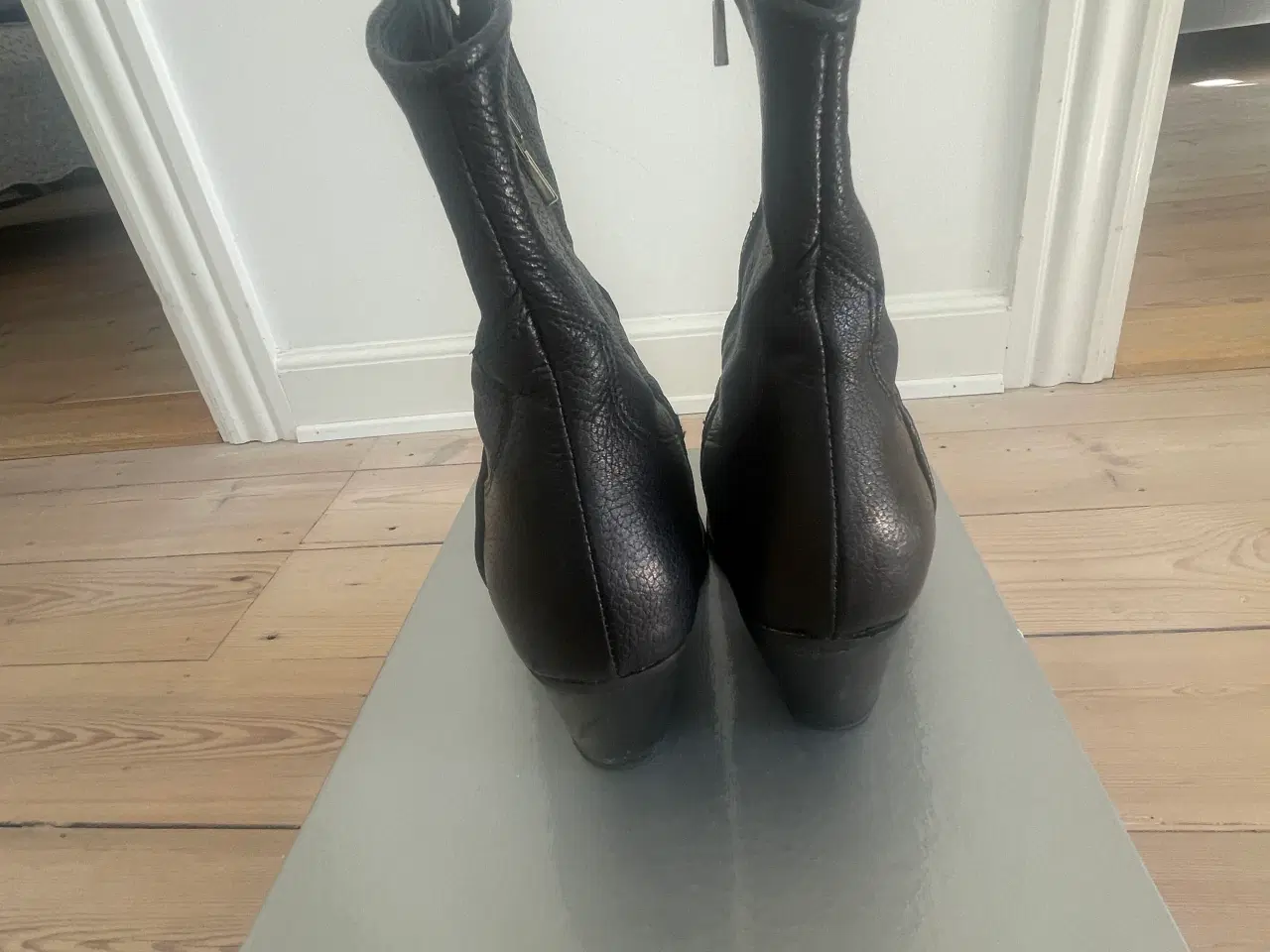 Billede 2 - Bukela sort skindstøvle 