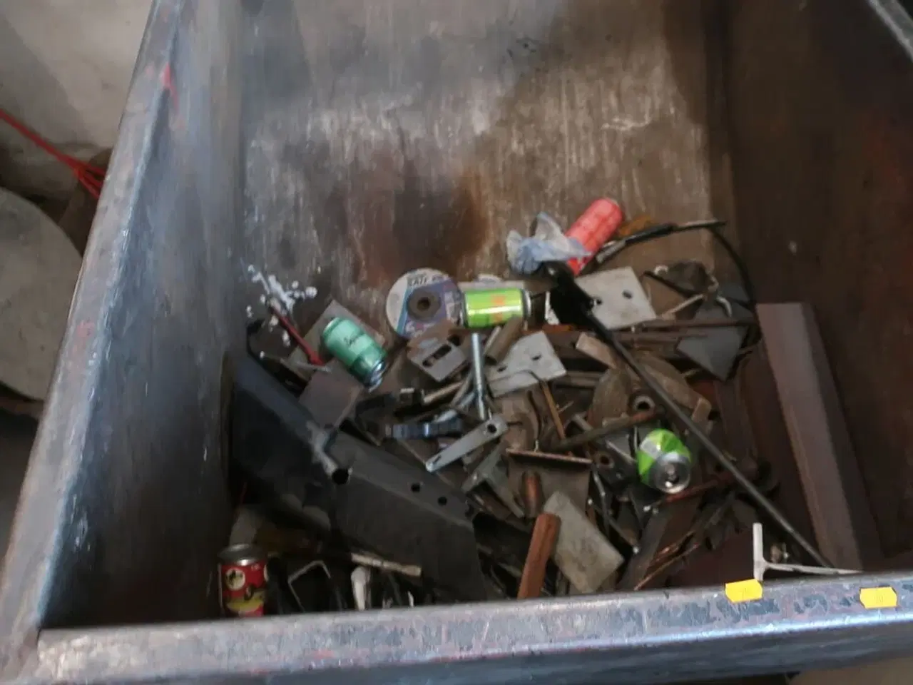 Billede 3 - Vippecontainer med indhold