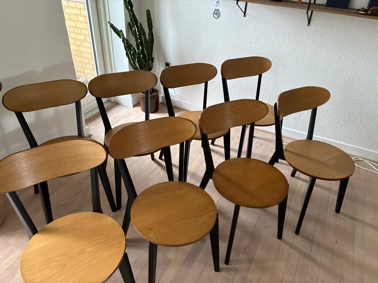 Billede 1 - Spisebordsstole træ/sort som nye