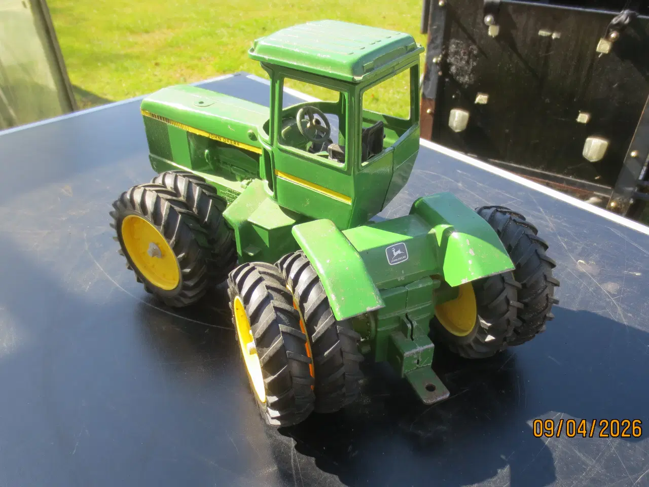 Billede 2 - 1 stk Modeltraktor John Deere Knækstyret