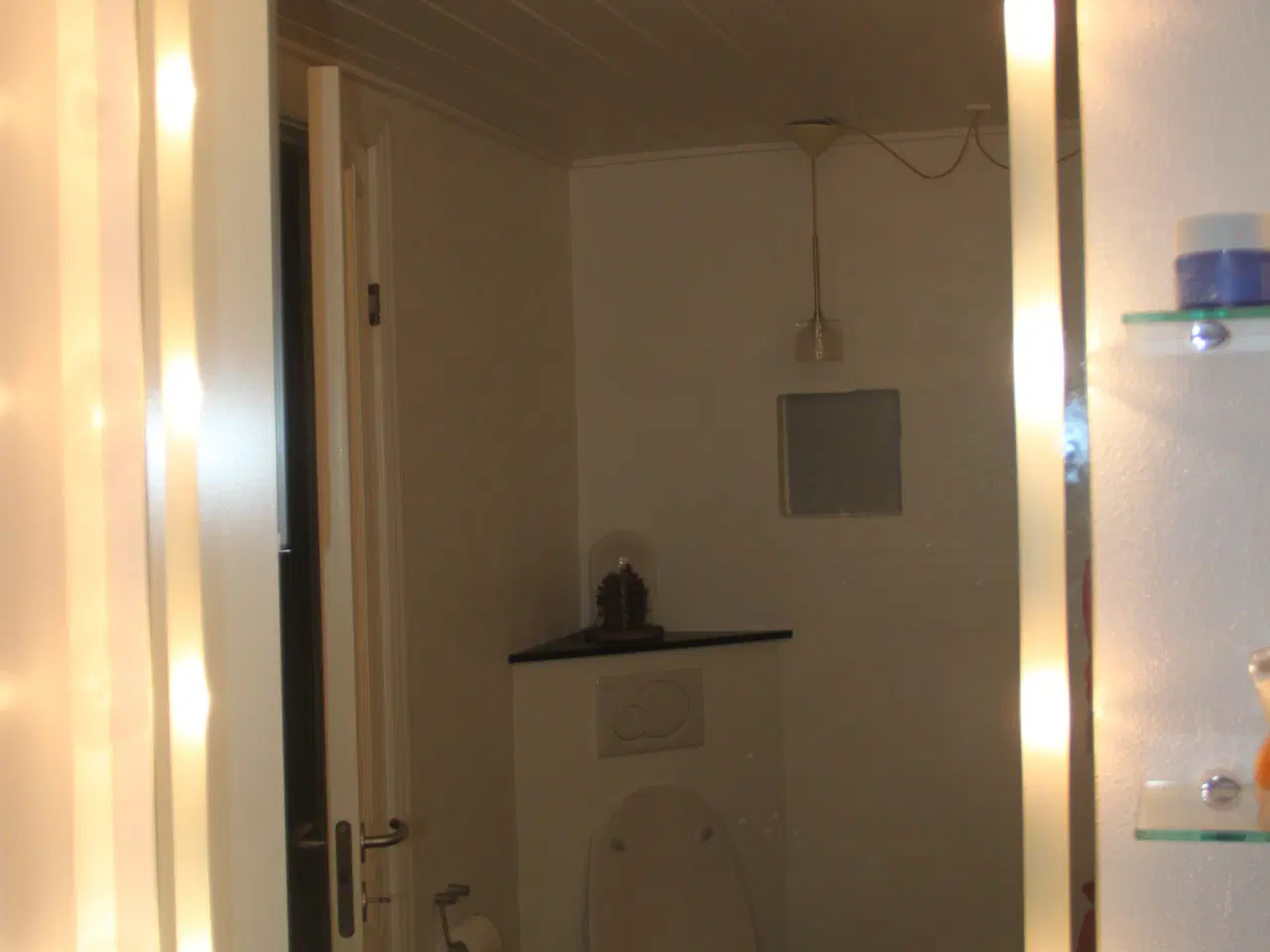 Billede 1 - 2 stk badeværelsesspejle med lys