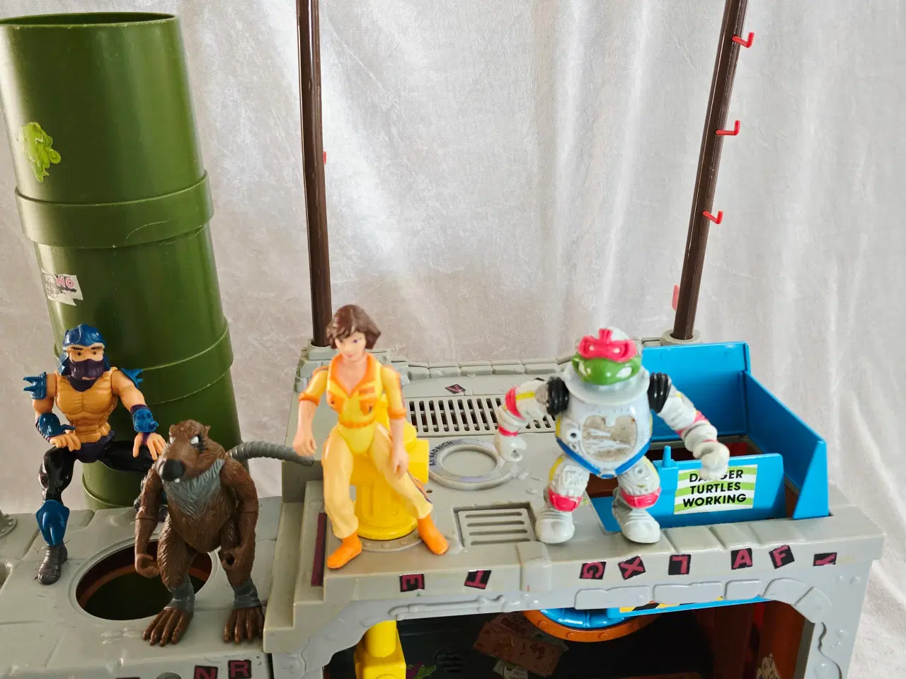 Billede 2 - Teenage Mutant Ninja Turtles sewer lair m. figurer