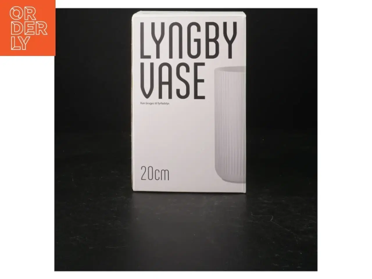 Billede 3 - Hvid ribbet vase fra Lyngby (str. 20 cm)