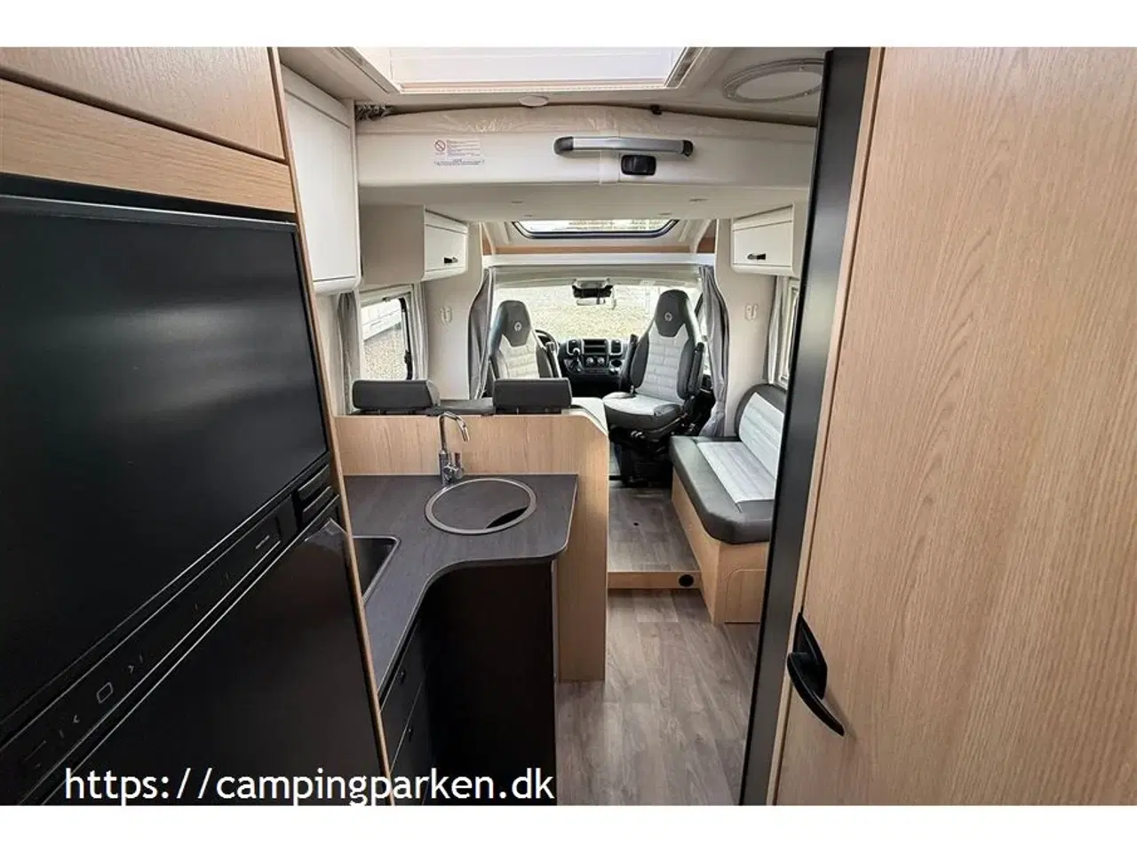 Billede 11 - 2026 - SunLight T 67 Adventure   Sunlights populære model med enkeltsenge, Adaptiv fartpilot, automatgear og sænkeseng