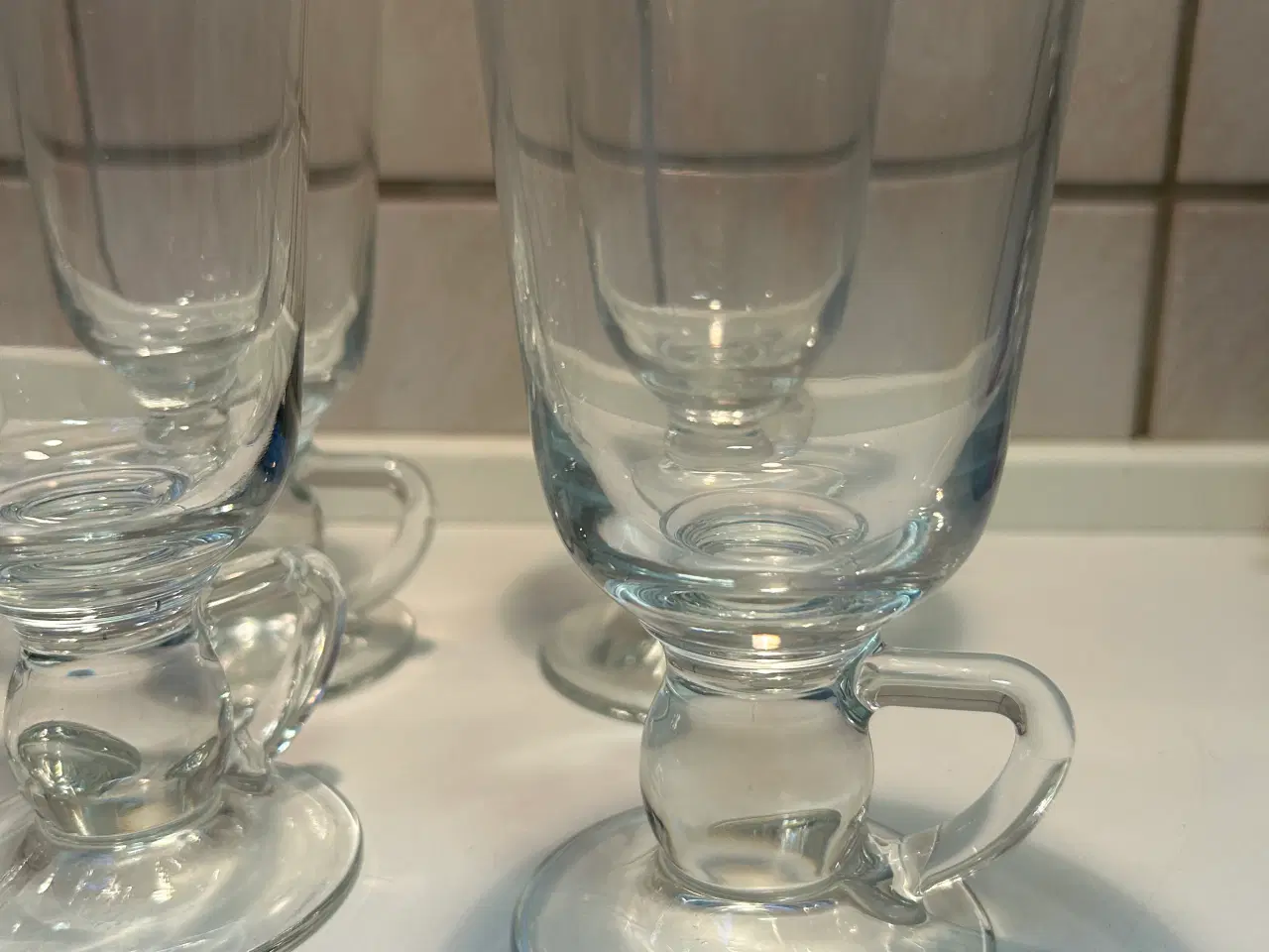 Billede 2 - 6 stk. glas på fod med hank  RETRO
