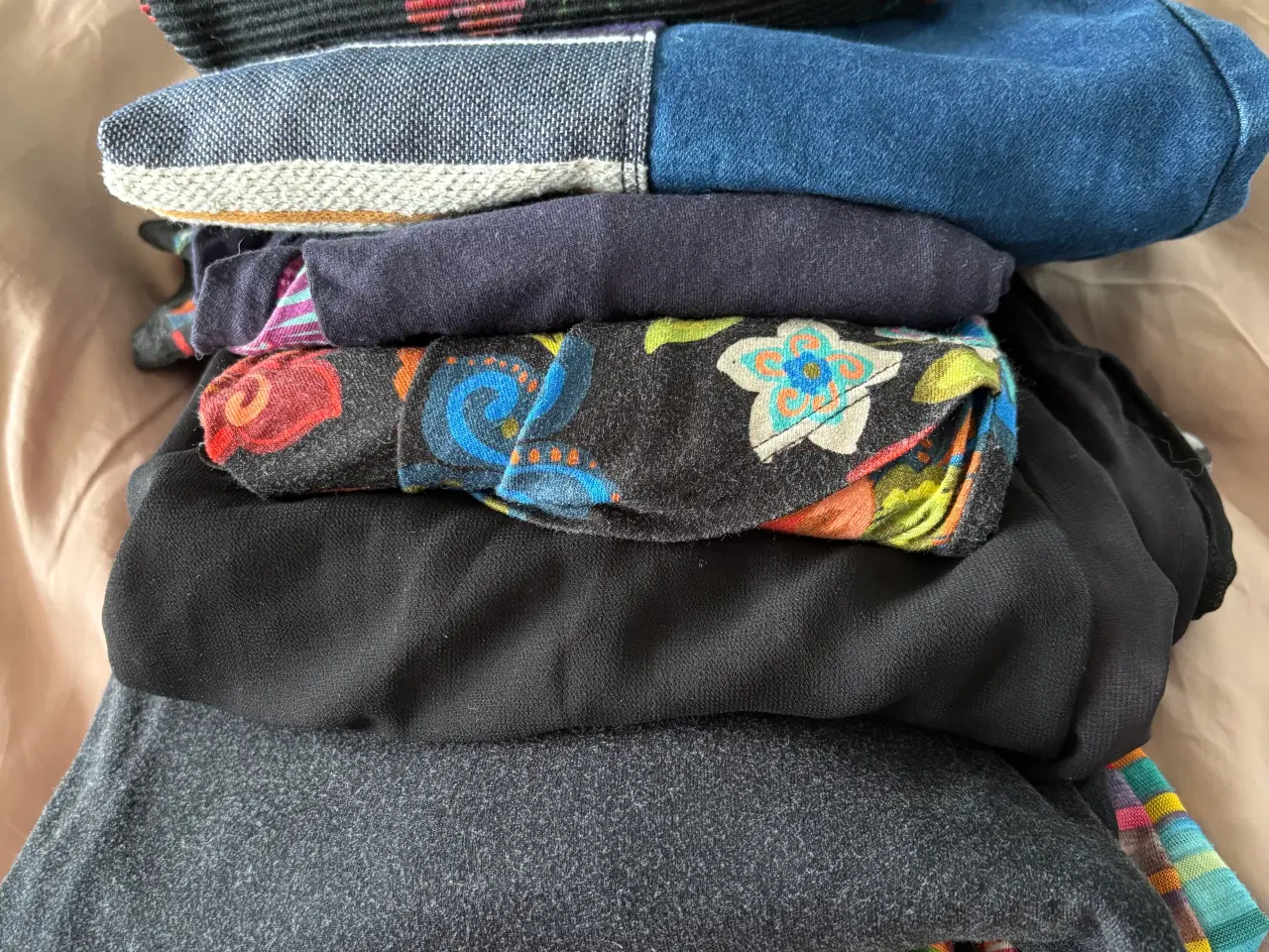 Billede 2 - Desigual kjoler. 