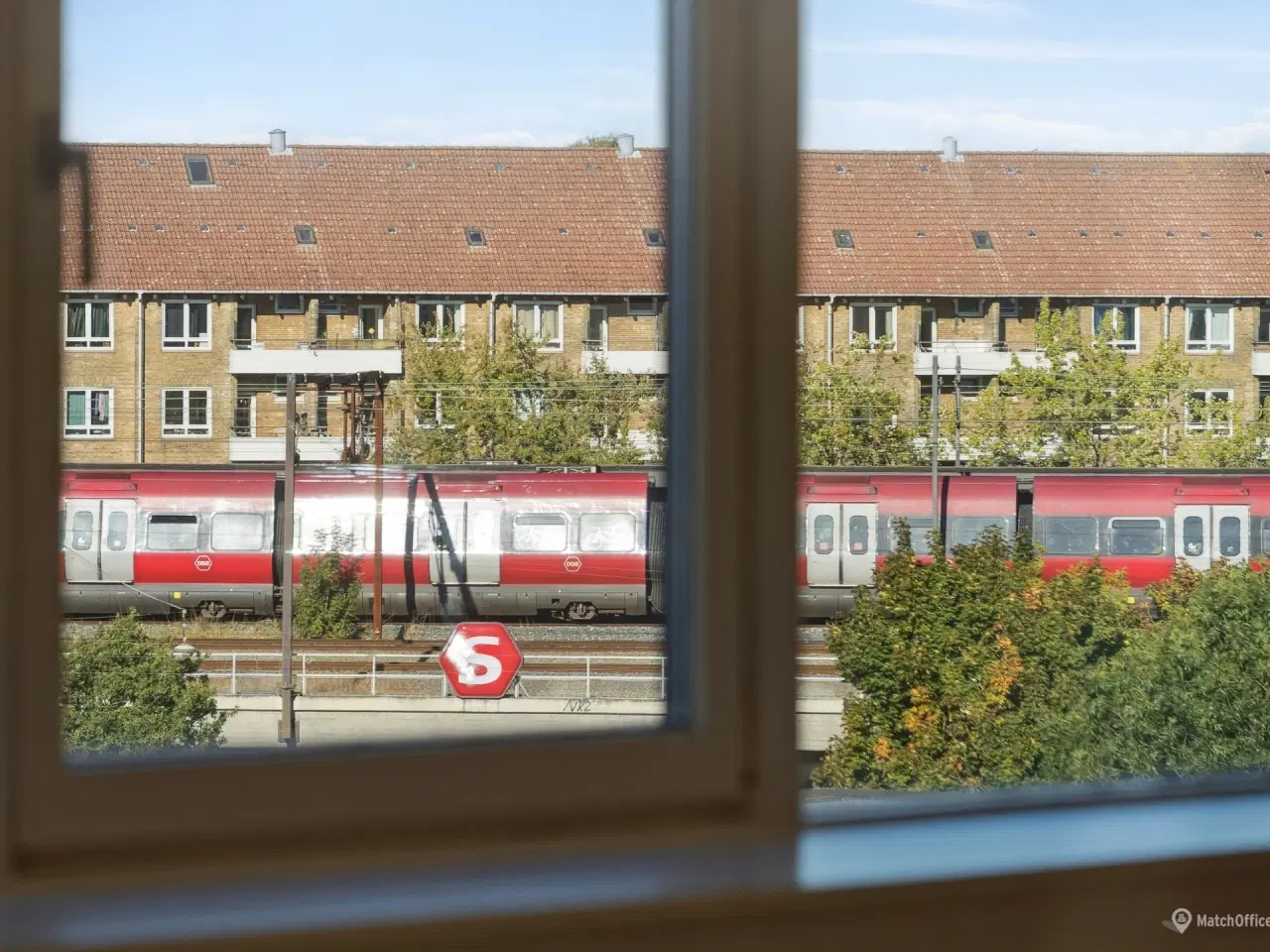 Billede 15 - Flot udsigt - se Sydhavn Station tæt på. Tagterrasse. Parkering. Gavlreklame...