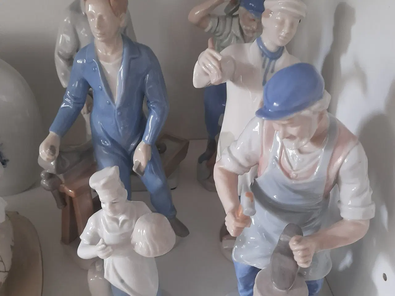 Billede 5 - Møbler porcelæn osv