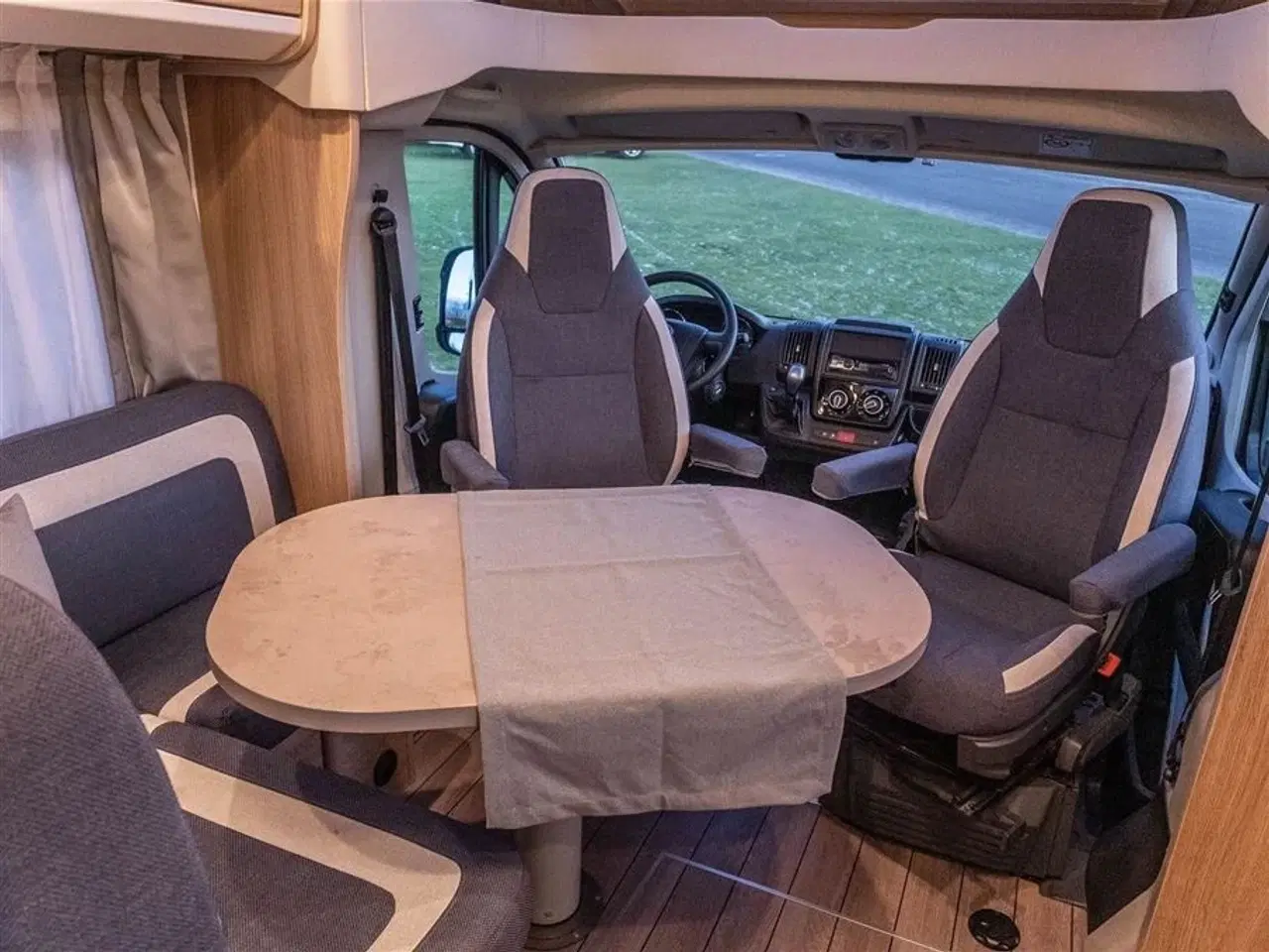 Billede 4 - 2017 - Knaus Sky TI 650 MEG Platinum Selection Automatgear og langsgående senge