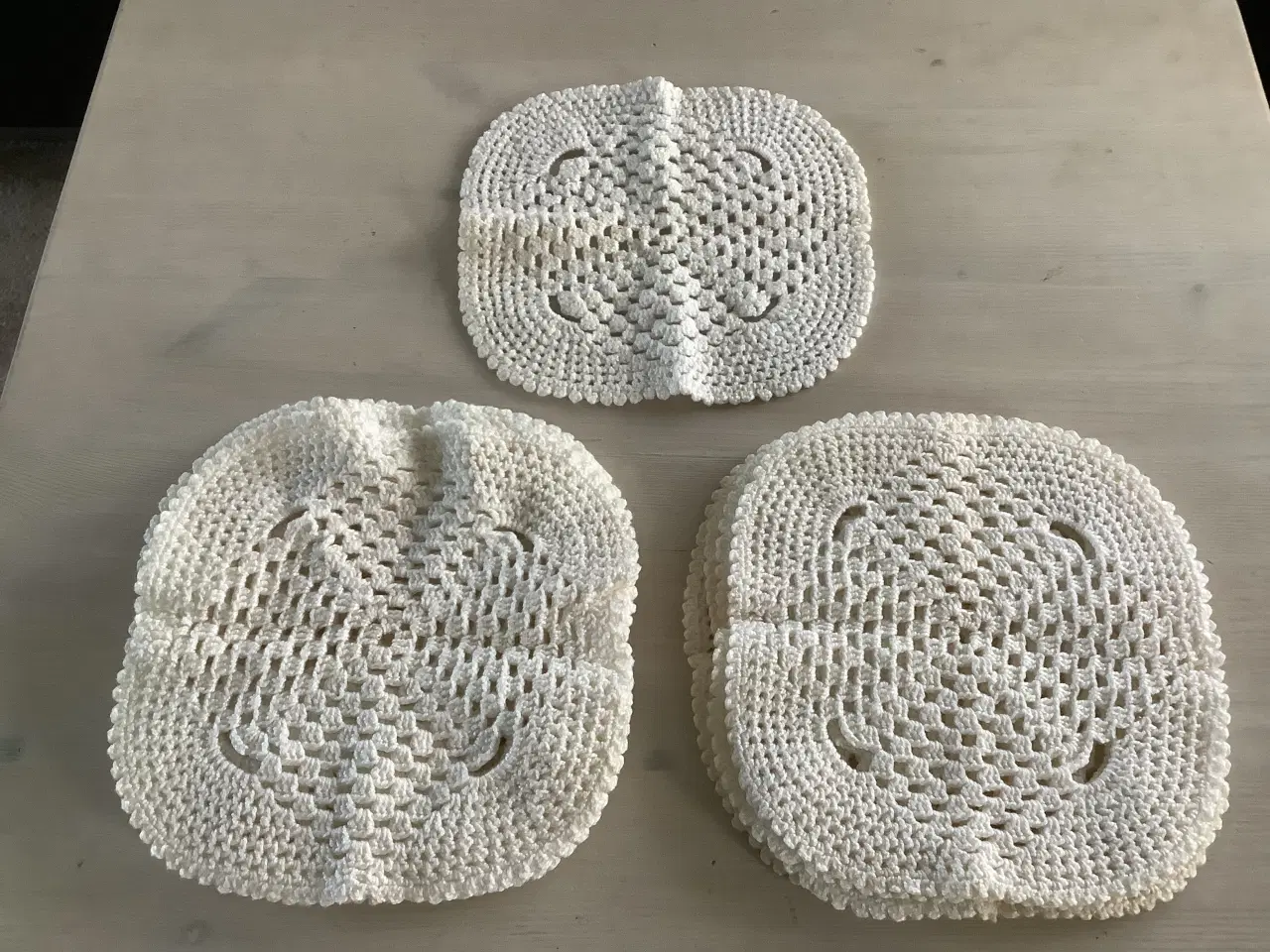 Billede 5 - 12 stk blå og 10 stk gule hæklede mundservietter 