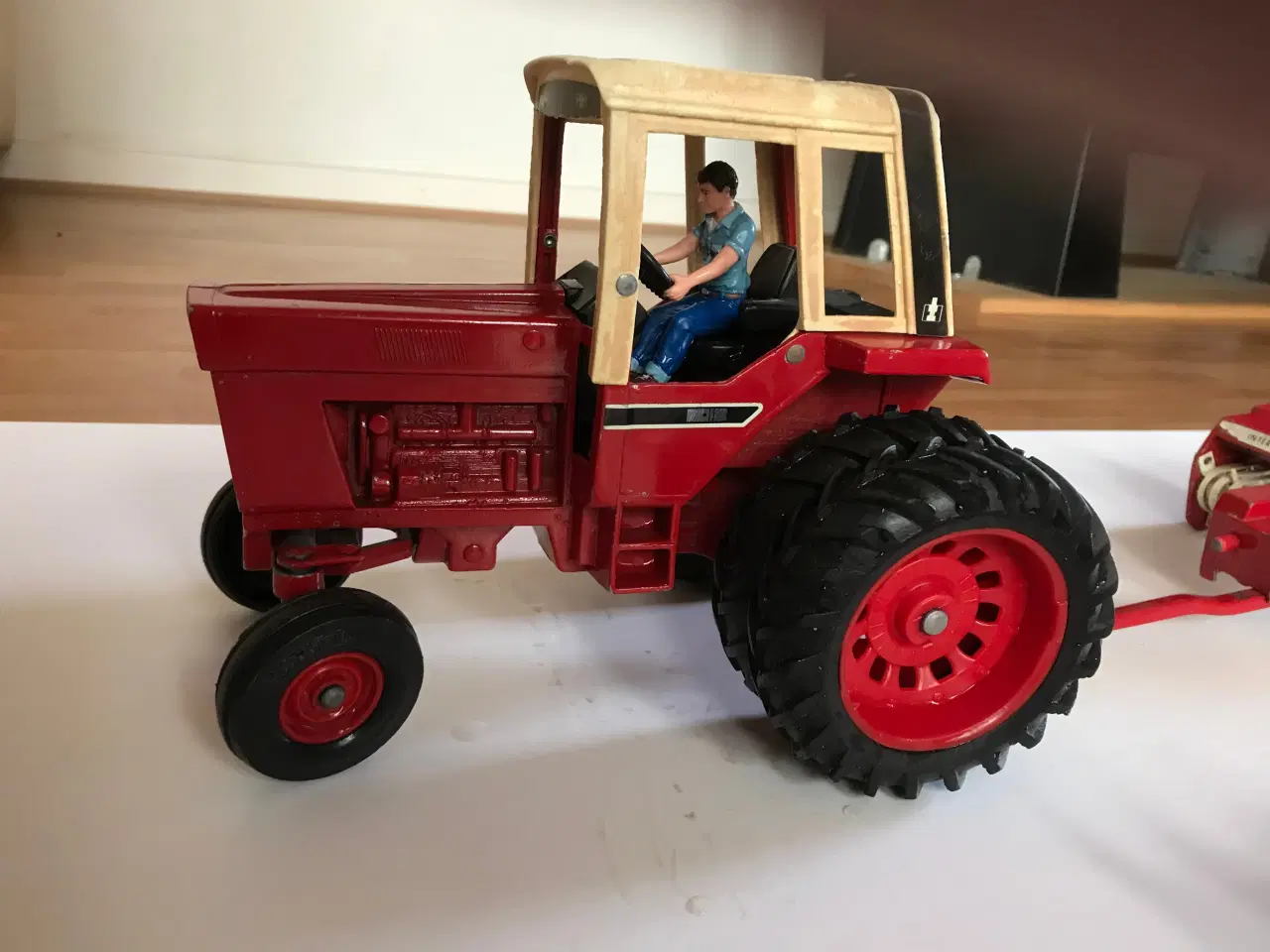 Billede 2 - Traktor model med tilbehør