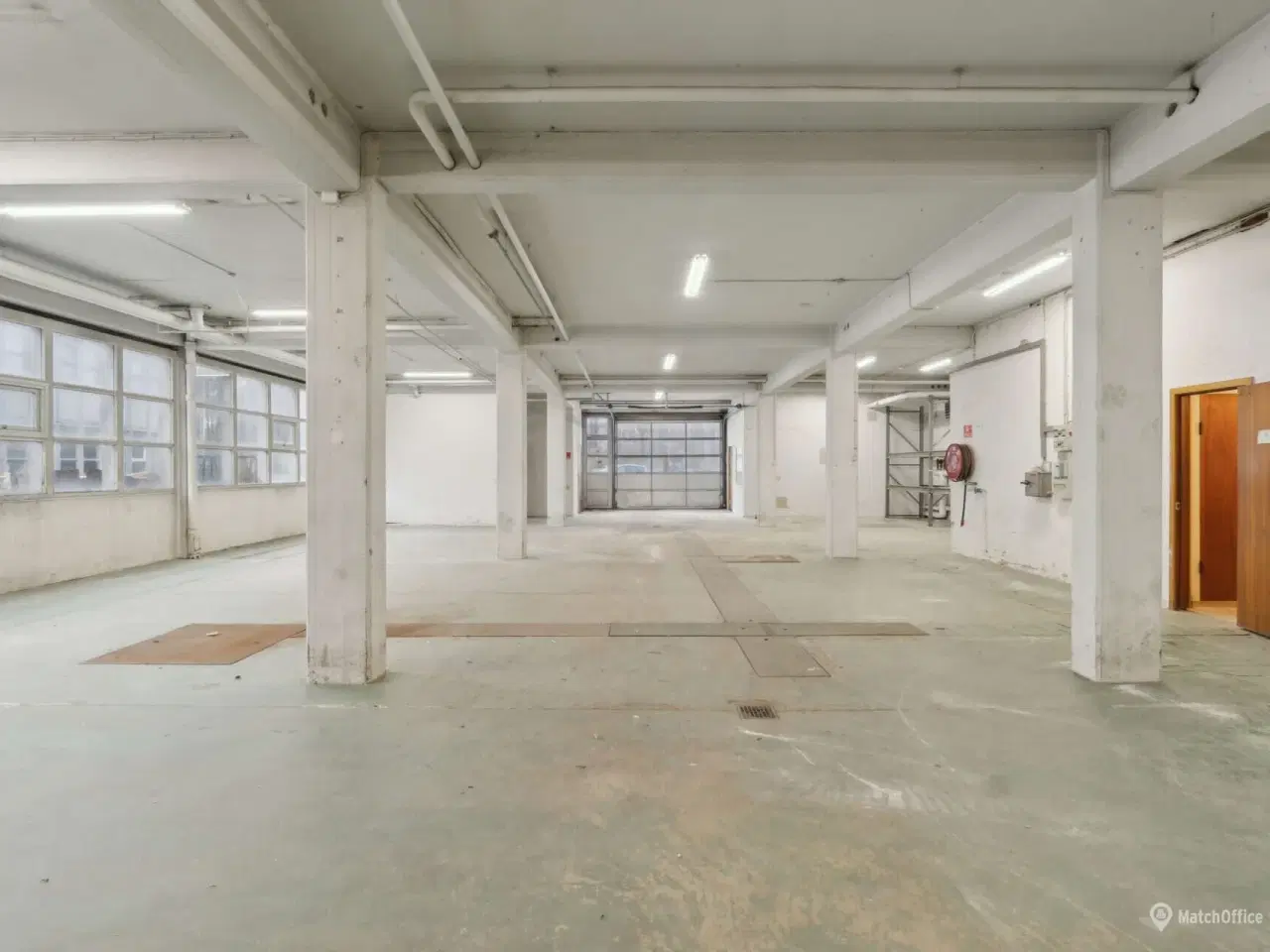 Billede 1 - Lager på 360 m² med port i terræn