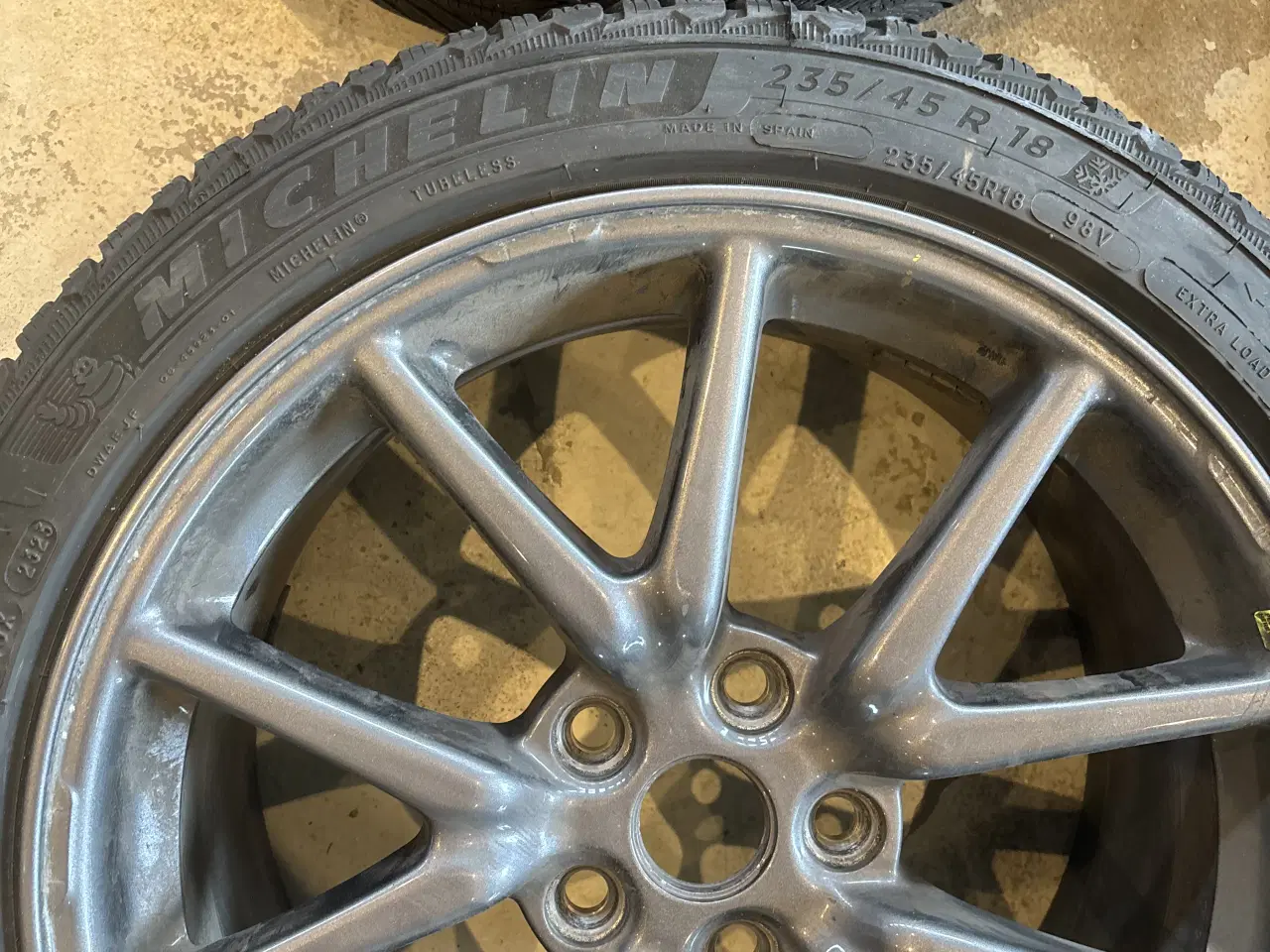 Billede 2 - Tesla 18” fælge med Michelin vinterdæk med TPMS 
