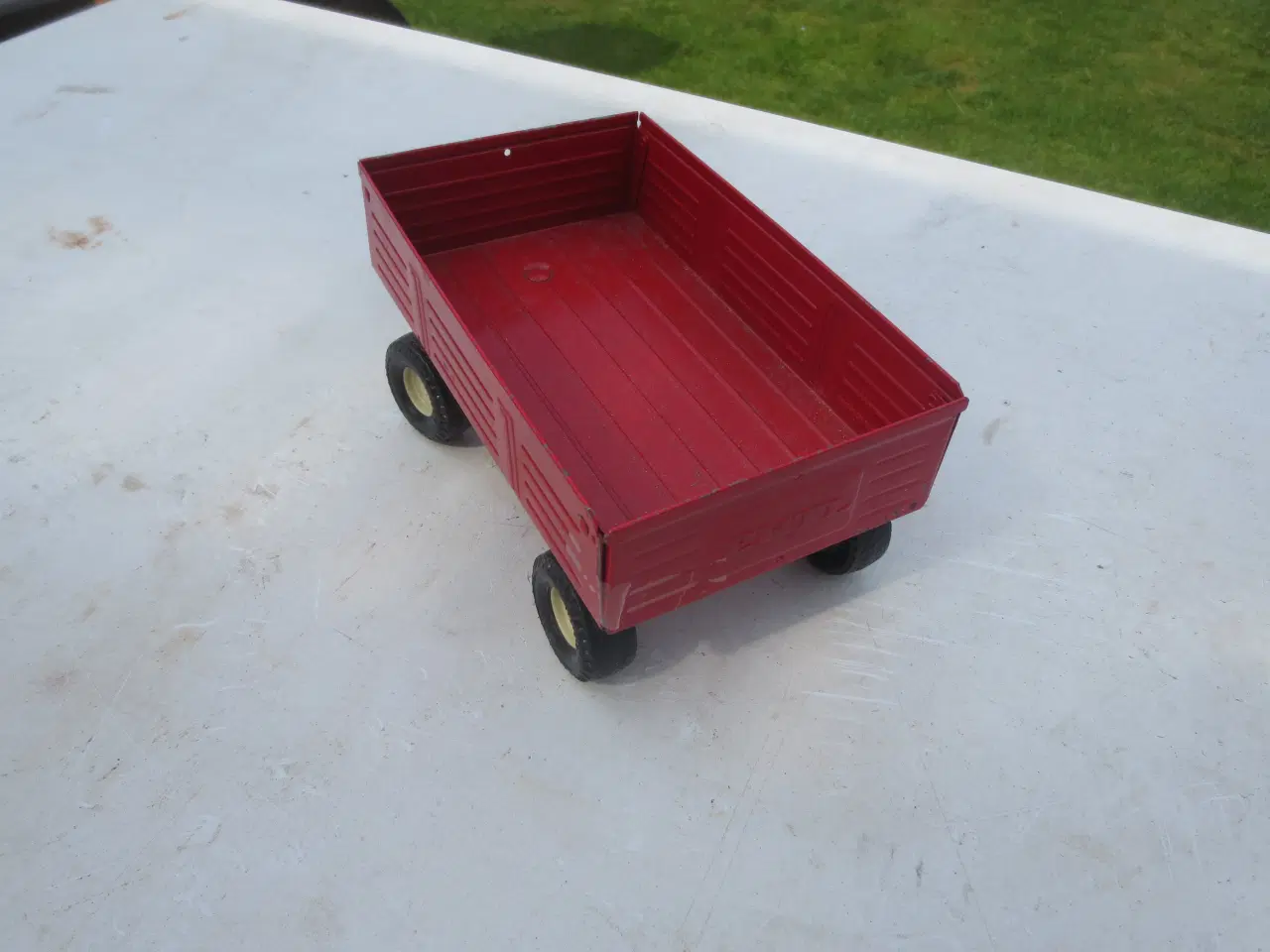 Billede 8 - 1 stk Modeltraktor    Ford 4600 og 4 hjulet vogn  