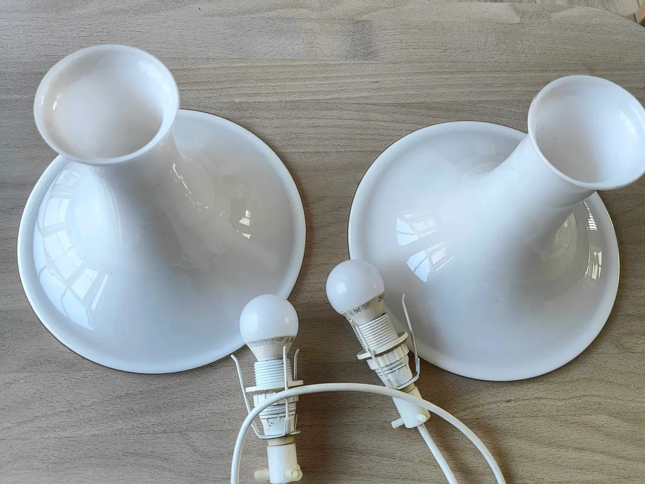 Billede 1 - To stk 24 cm Holmegård lamper 