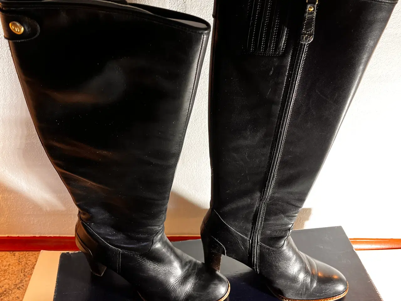 Billede 8 - Tommy Hilfiger sorte lange støvler, str. 40,