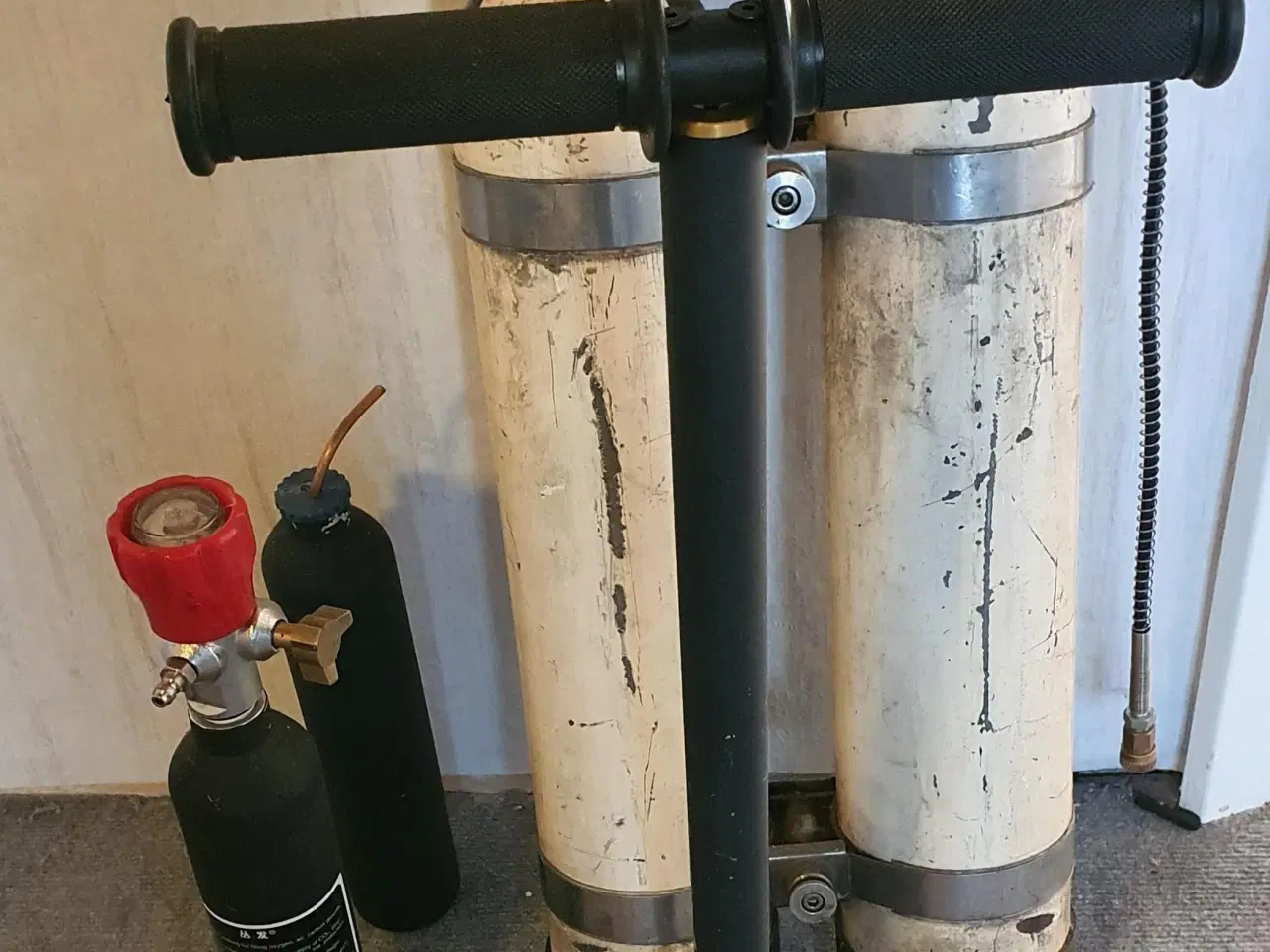 Billede 1 - Fodpumpe, dykkerflasker m.m. til PCP gevær