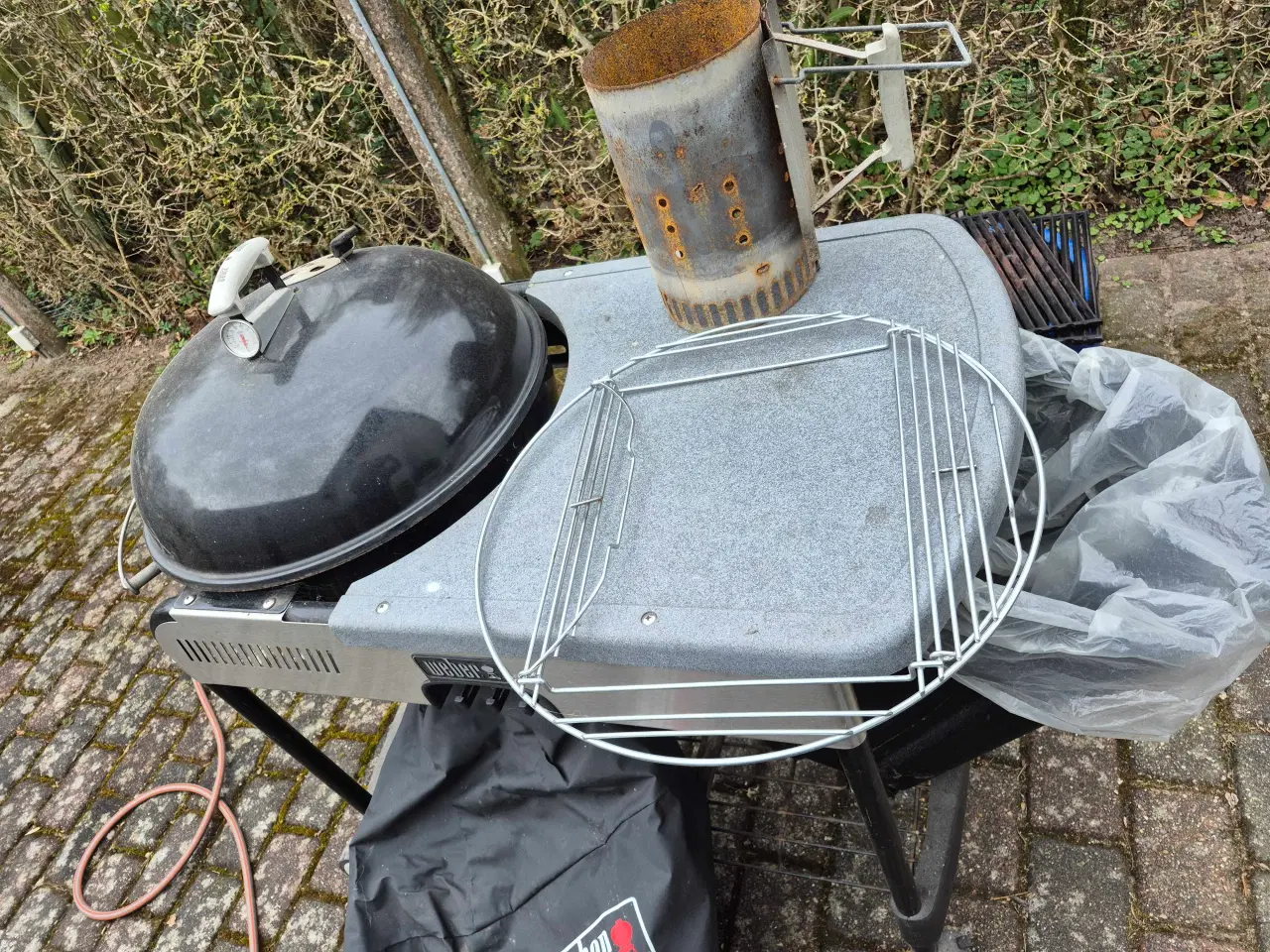 Billede 1 - Fin kuglegrill med meget tilbehør. 