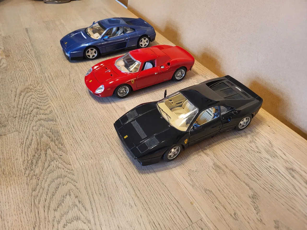 Billede 2 - Modelbiler 3 stk. 600 kr. 1:18