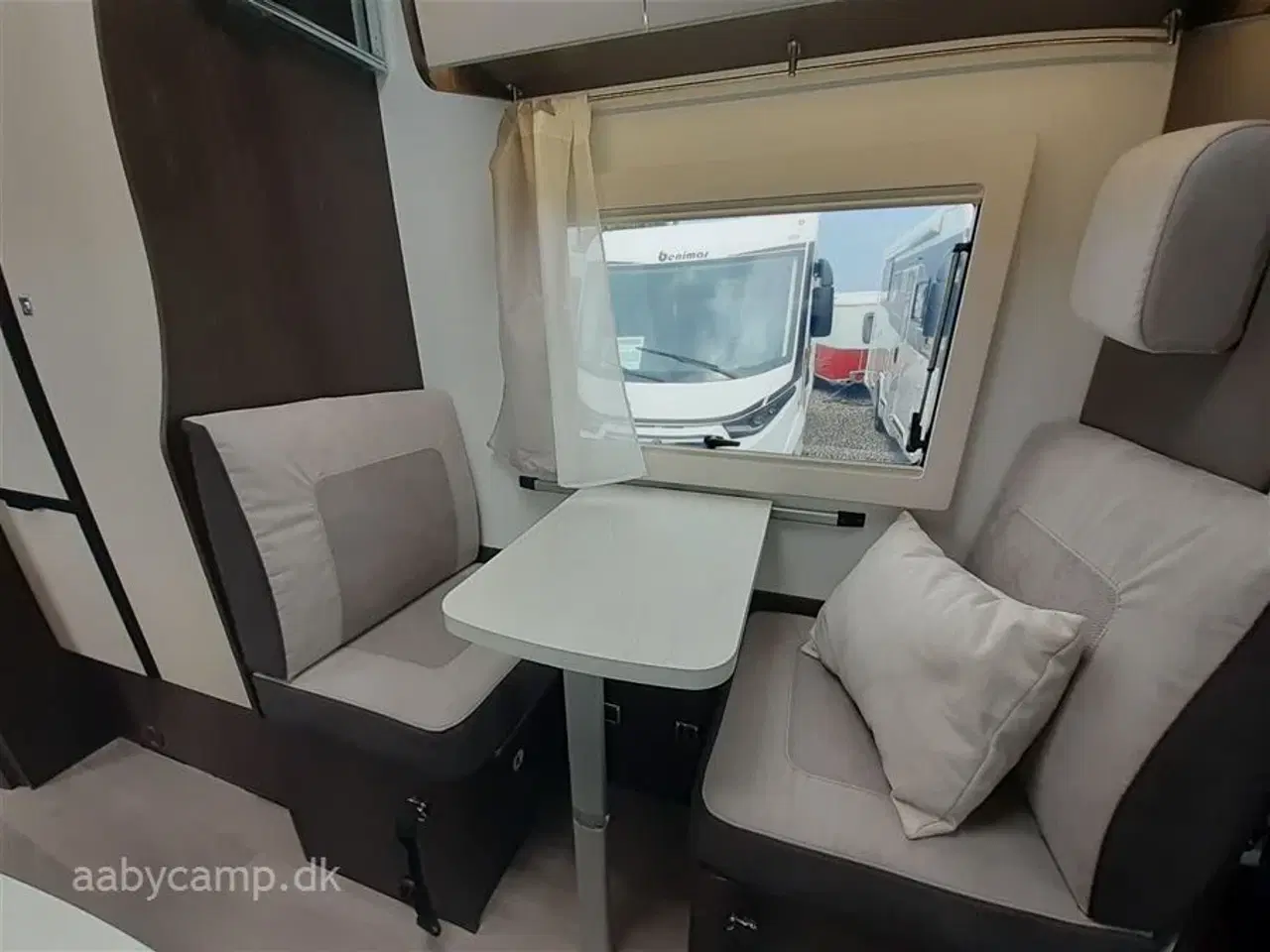 Billede 14 - 2021 - Benimar Sport 323 NK   Den Perfekte Familie camper. NK pakke. automatgear. solceller. Bemærk kun 20,000 Km !!!!