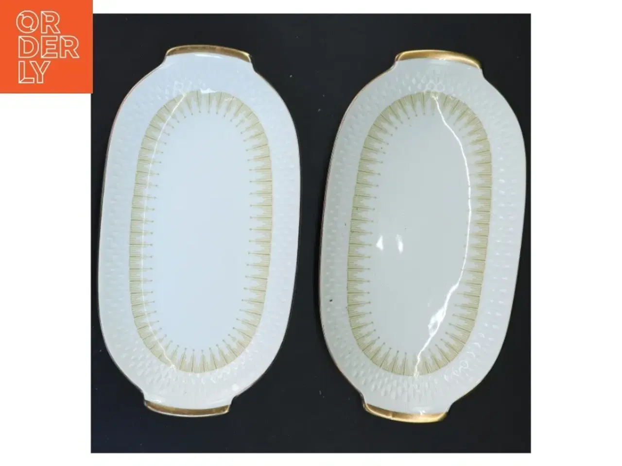 Billede 2 - Sæt af to porcelænsfade med guldkant (str. 24,5x13 cm)