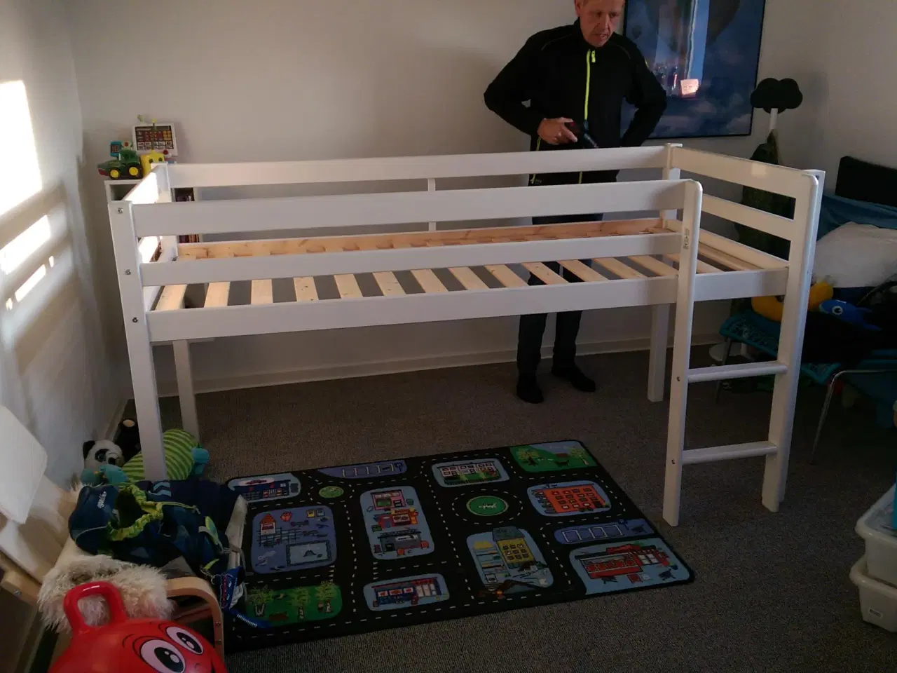 Billede 2 - Halvhøj Flexa seng med forhæng