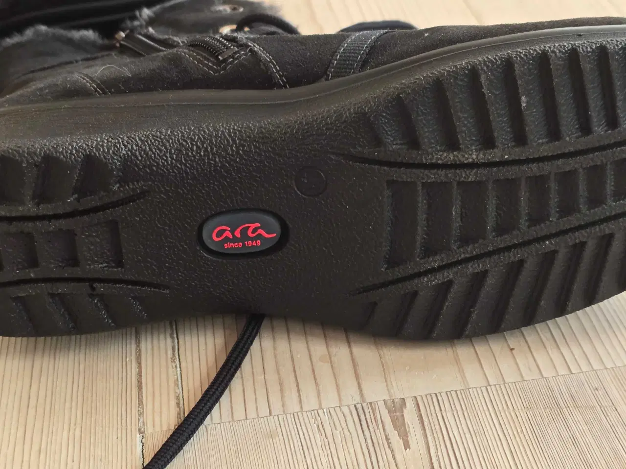 Billede 5 - Vinterstøvler str 41 med lynlås og snørre