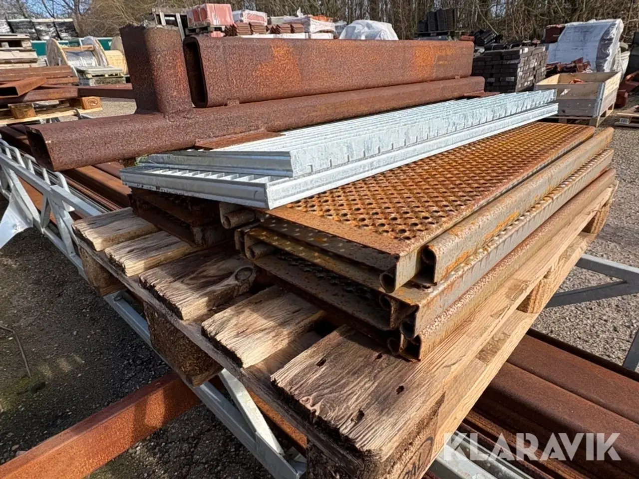 Billede 10 - Jern seng med hjul inklusiv jernprofiler