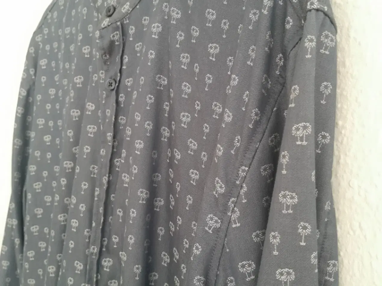 Billede 3 - Hugo Boss skjorte str. Xl aldrig brugt